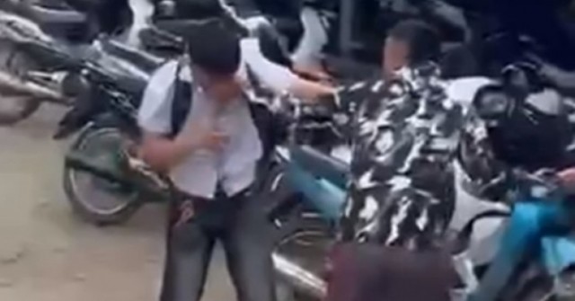 Nam sinh lớp 12 bị nhóm thanh niên mặc quần cộc đột nhập vào trường hành hung