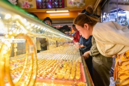 Sáng 13-5, giá vàng miếng SJC, vàng nhẫn rút ngắn cách biệt với giá thế giới