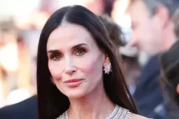 Ngoại hình gây sốc của Demi Moore trên thảm đỏ Cannes