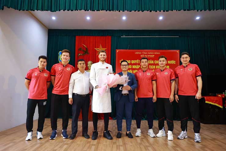2 sao Việt kiều & Tài Lộc chính thức nhận quốc tịch Việt Nam, chờ thầy Kim gọi tên - 3