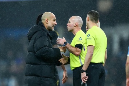 Man City đấu "sinh tử" với Crystal Palace, HLV Guardiola mất niềm tin ở trọng tài