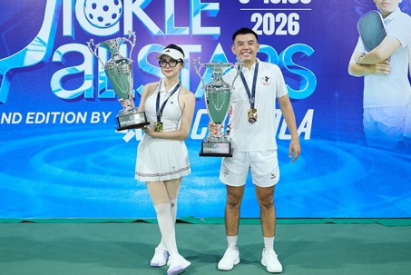 Hoa hậu Hương Giang cùng Lý Hoàng Nam ngược dòng vô địch giải pickleball toàn sao
