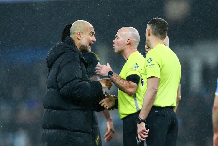Pep Guardiola thừa nhận ông&nbsp;tin tưởng&nbsp;vào các trọng tài hay&nbsp;VAR tại&nbsp;Anh
