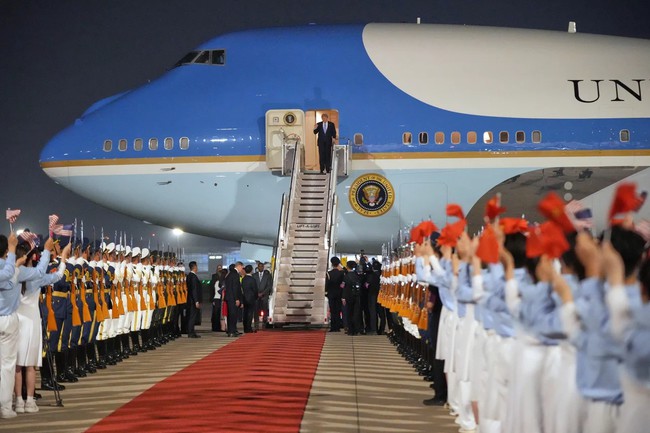Bắc Kinh trải thảm đỏ đón tiếp Tổng thống Mỹ Donald Trump. Ảnh: AP