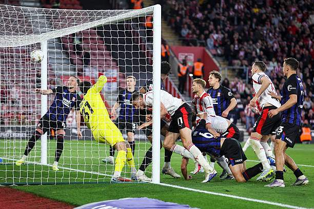 Southampton bị dẫn trước từ sớm nhưng kịp gỡ hòa trước khi hết hiệp 1