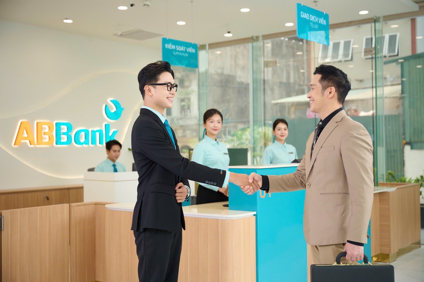 Ở mọi giai đoạn, ABBank luôn đặt khách hàng làm trung tâm