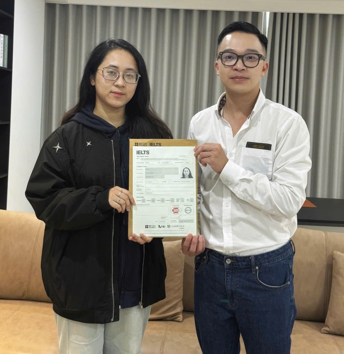 Dũng English trong lớp học tiếng Anh tại Việt Nam ứng dụng kinh nghiệm du học và AI trong mô hình đào tạo rút gọn 6 tháng