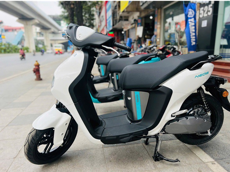 Loạt xe máy điện không cần bằng lái, pin tới 165 km/lần sạc - 1