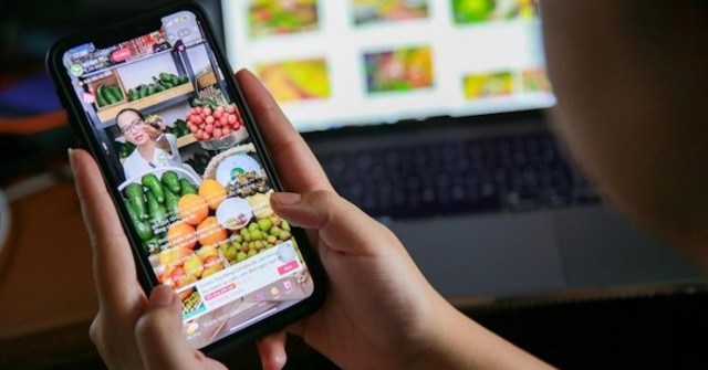 "Bùng nổ" livestream bán trái cây: Có phiên bán được 10 tấn sầu riêng sau 48 giờ