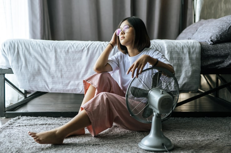 Tại sao bật quạt số lớn vẫn thấy bí bách?