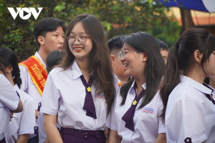 Nên bỏ xét học bạ nếu không dẹp bỏ được tệ nạn "xin điểm" - 1