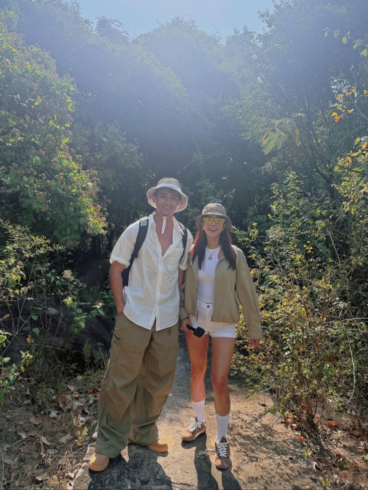 Ảnh sao 14/5: Diệp Lâm Anh trekking với bạn trai kém 11 tuổi - 5
