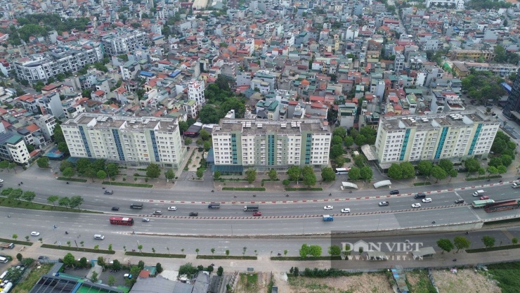 Dưới góc độ quy hoạch và thực tế, đây được đánh giá là khu vực sở hữu vị trí đắc địa với nhiều ưu thế vượt trội về kết nối giao thông và tiện ích sống.&nbsp;Người dân chỉ mất khoảng 10 phút đi xe máy là có thể tiếp cận chân cầu Chương Dương hoặc cầu Long Biên. Khoảng 20 phút di chuyển qua cầu là đã có mặt tại phố cổ Hà Nội.