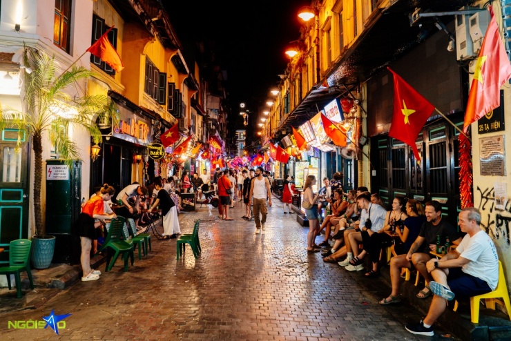 Mưu sinh trên những bậc thềm khi Hà Nội siết phạt lấn chiếm vỉa hè - 9