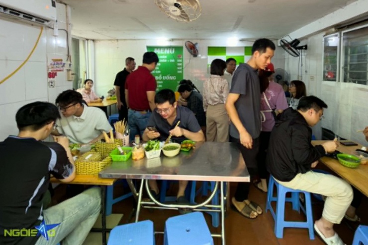 Mưu sinh trên những bậc thềm khi Hà Nội siết phạt lấn chiếm vỉa hè - 16