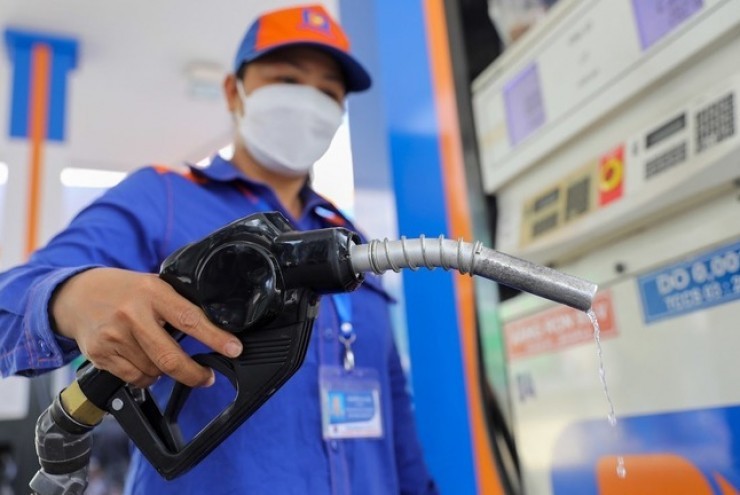 Giá xăng dầu đồng loạt giảm, có mặt hàng giảm hơn 650 đồng/lít