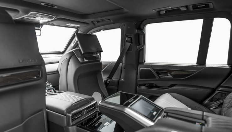 Bản độ Lexus LX 700 bọc thép chống được đạn súng trường AK-47 - 3