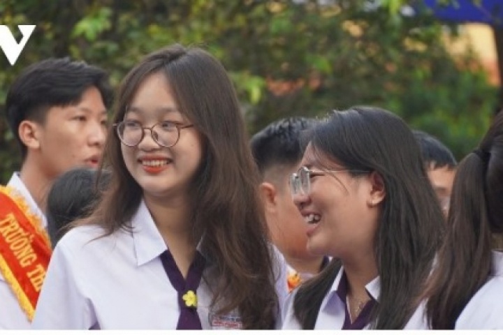 Nên bỏ xét học bạ nếu không dẹp bỏ được tệ nạn "xin điểm"