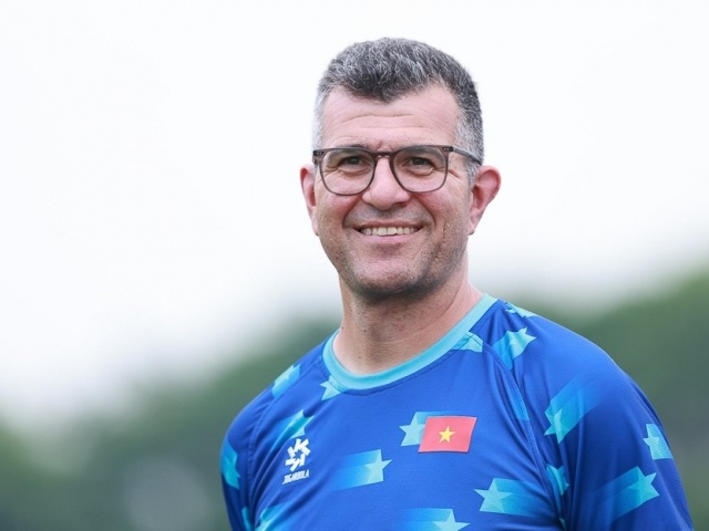 HLV Cristiano Roland đưa U17 Việt Nam đến World Cup là ai?
