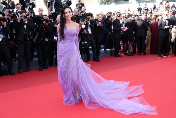 Demi Moore chiếm spotlight thảm đỏ Cannes ngày hai - 3