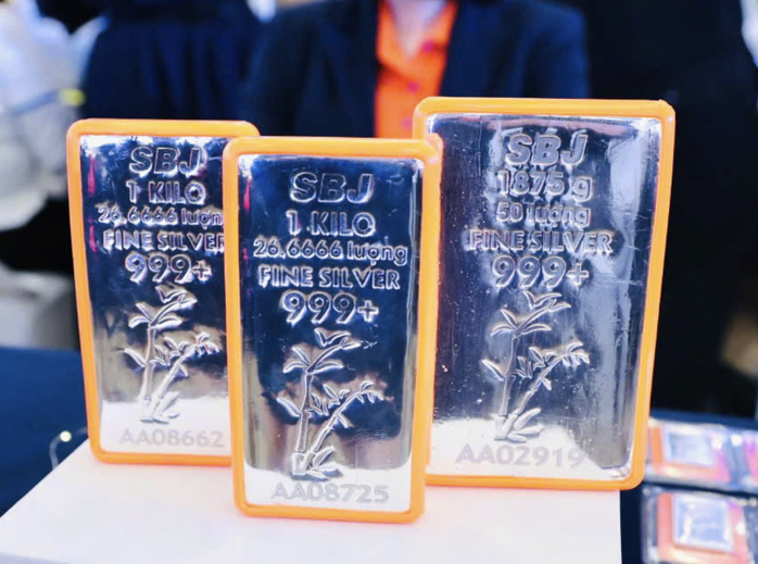 Giá bạc tăng tiếp