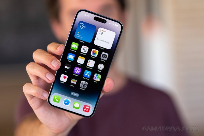 iPhone 14 Pro Max được hoàn thiện với khung thép không gỉ và mặt kính cao cấp.