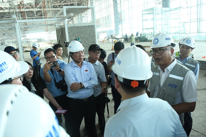Lãnh đạo Ban Quản lý dự án sân bay Long Thành báo cáo 2 khó khăn lớn nhất hiện tại là giá xăng, dầu tăng và nhân lực thiếu