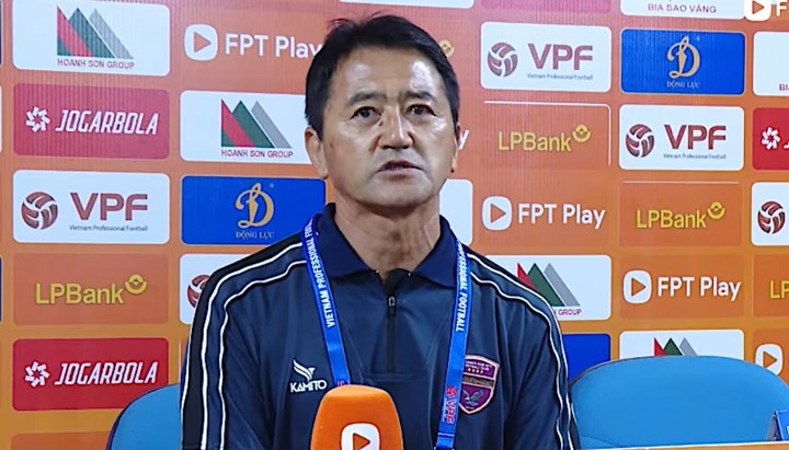 HLV Ueno Nobuhiro mất việc ở Bình Dương.