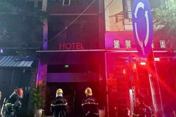 Cháy khách sạn lúc rạng sáng ở Nha Trang, khách hoảng loạn chạy lên tầng thượng