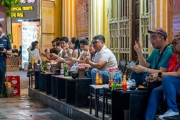 Hà Nội có thể cho thuê vỉa hè 45.000 đồng một m2 mỗi tháng để kinh doanh