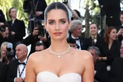 Thiên thần Victoria's Secret gây choáng tại thảm đỏ Cannes ngày 2