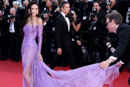 Demi Moore chiếm spotlight thảm đỏ Cannes ngày hai