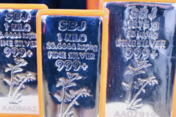 Giá bạc hôm nay 14-5: Vượt xa đà tăng của vàng, chạm mốc 3,3 triệu đồng/lượng