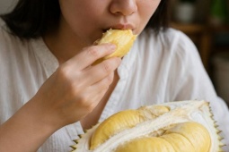 Sai lầm khiến người phụ nữ suýt chết khi ăn sầu riêng