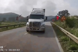 Nguyên nhân vụ xe đầu kéo tông ô tô chở nhà trai đi xin cưới ở Hà Tĩnh