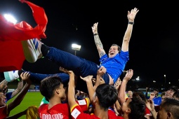 Ảnh: U17 Việt Nam vỡ oà mừng vé World Cup, vinh danh HLV Cristiano Roland