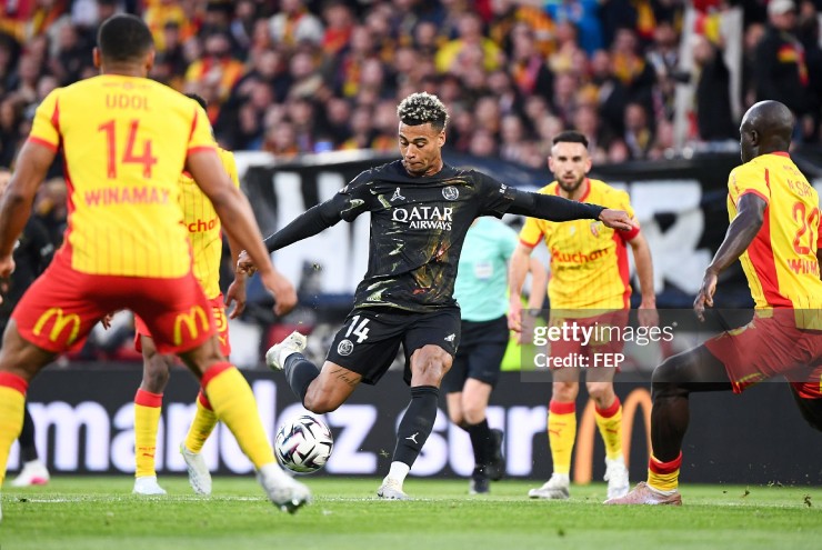 PSG khá vất vả trước Lens trong hiệp một