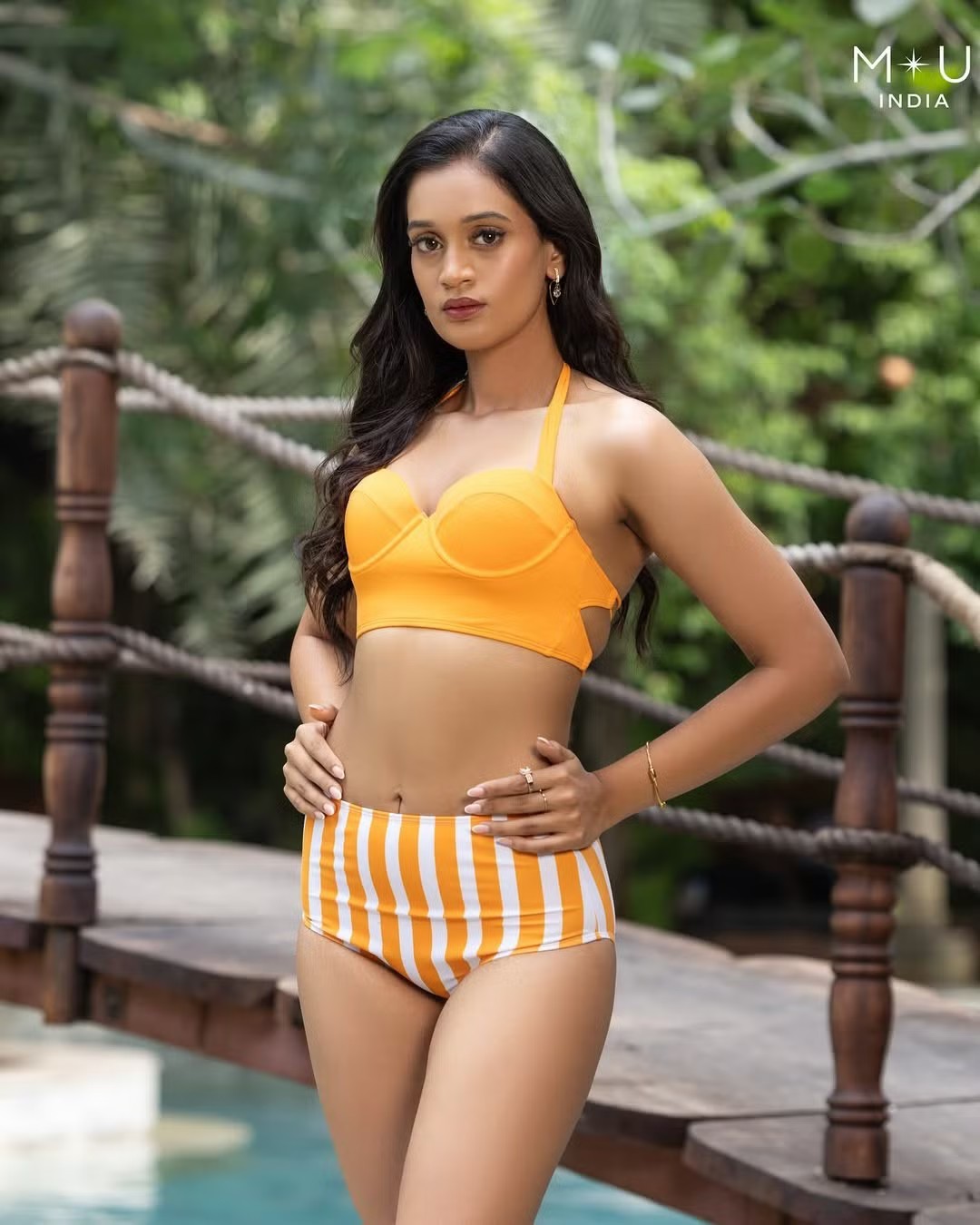 Lakshita Thilagaraj năm nay 22 tuổi, đến từ thành phố Chennai thuộc bang Tamil Nadu của Ấn Độ. Người đẹp có bằng kỹ sư Khoa học máy tính. Trong quá trình học tập, cô luôn có thành tích ấn tượng.