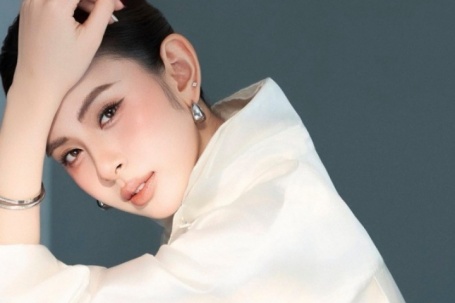 'Dâu hào môn' Hương Liên diện cả cây trắng sang trọng, đẳng cấp