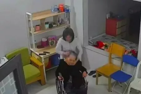 Nữ giúp việc hành hạ cụ bà 82 tuổi bị tai biến lĩnh 24 tháng tù
