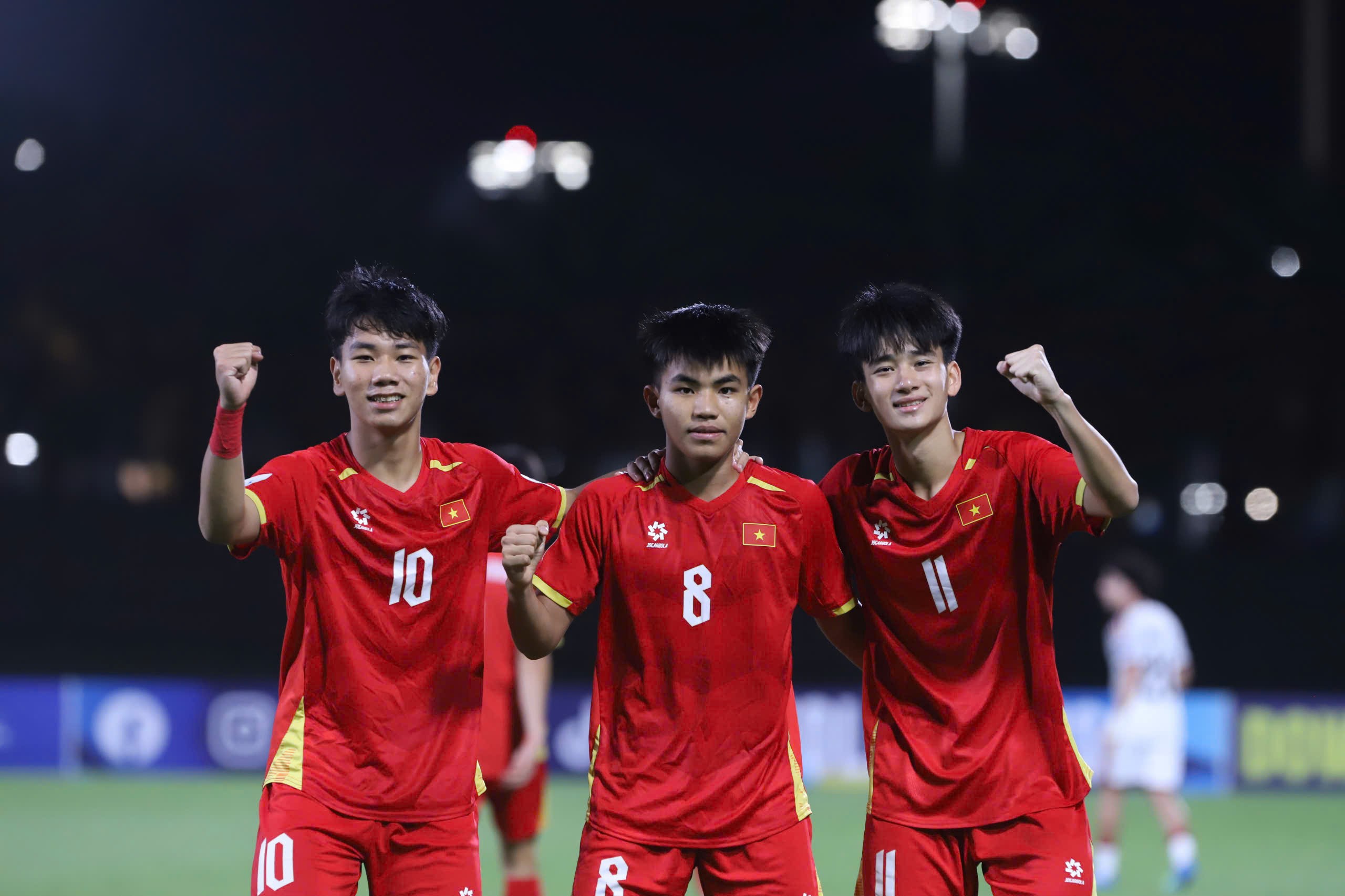 Không những vậy, U17 Việt Nam còn giành vé dự World Cup U17 diễn ra vào cuối năm