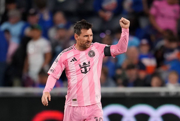 Messi tỏa sáng rực rỡ với cú hat-trick và 1 kiến tạo