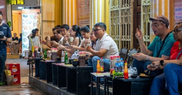 Hà Nội có thể cho thuê vỉa hè 45.000 đồng một m2 mỗi tháng để kinh doanh
