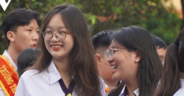 Nên bỏ xét học bạ nếu không dẹp bỏ được tệ nạn "xin điểm"