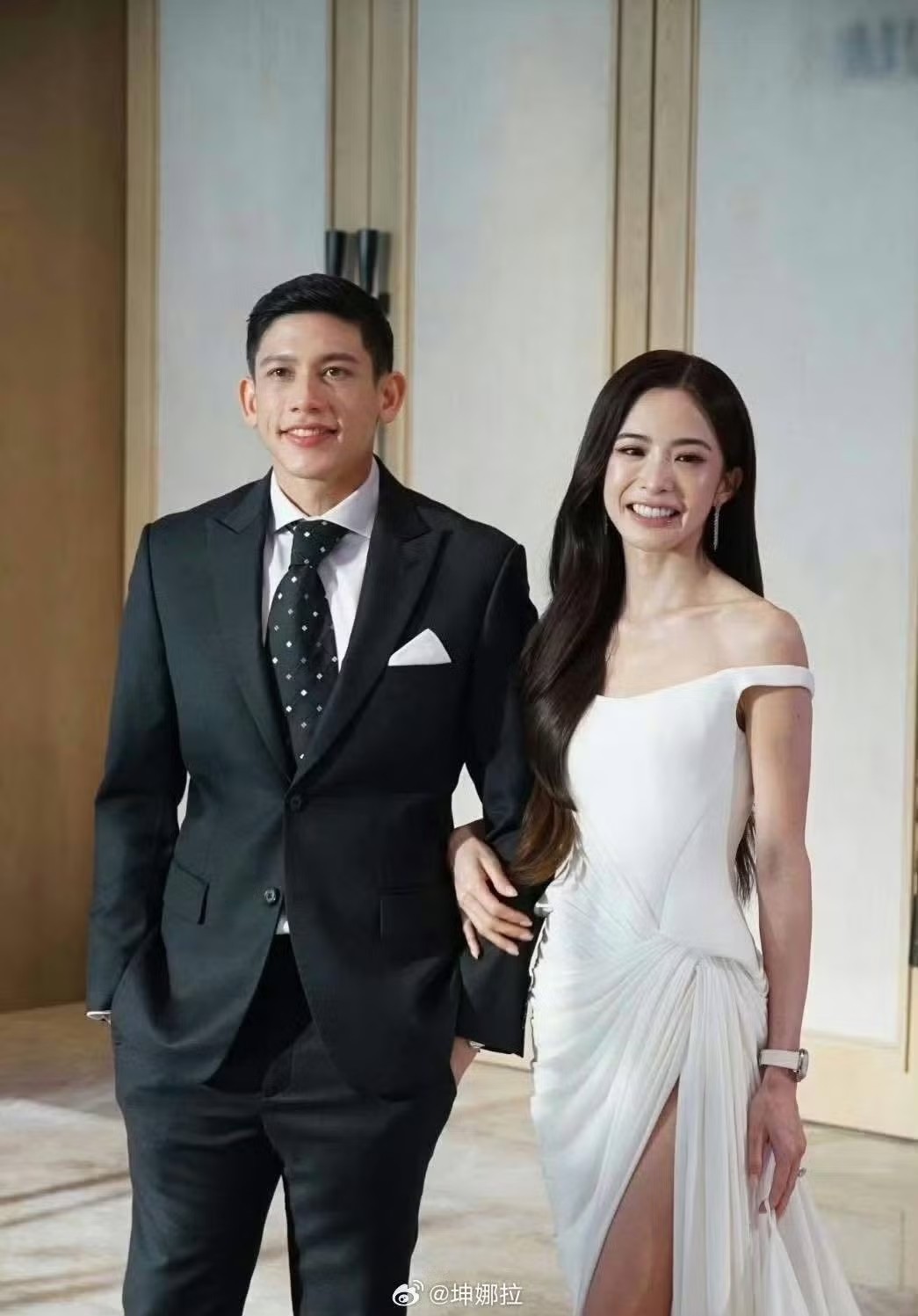 Vợ chồng nữ diễn viên Mild Lapassalan. Cô đang mang thai con đầu lòng với Pi.