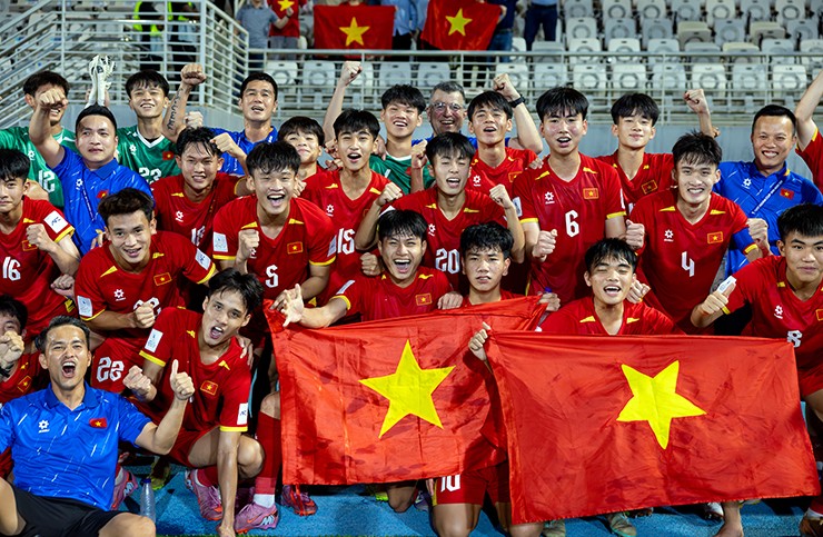 U17 Việt Nam vỡ oà mừng vé dự World Cup.