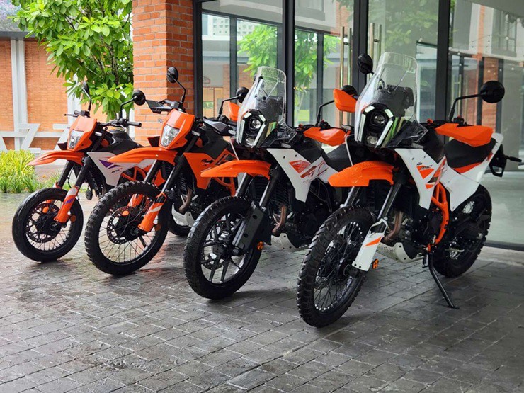 KTM khiến thị trường mô tô nóng trở lại với loạt 390 mới đầy cá tính - 1