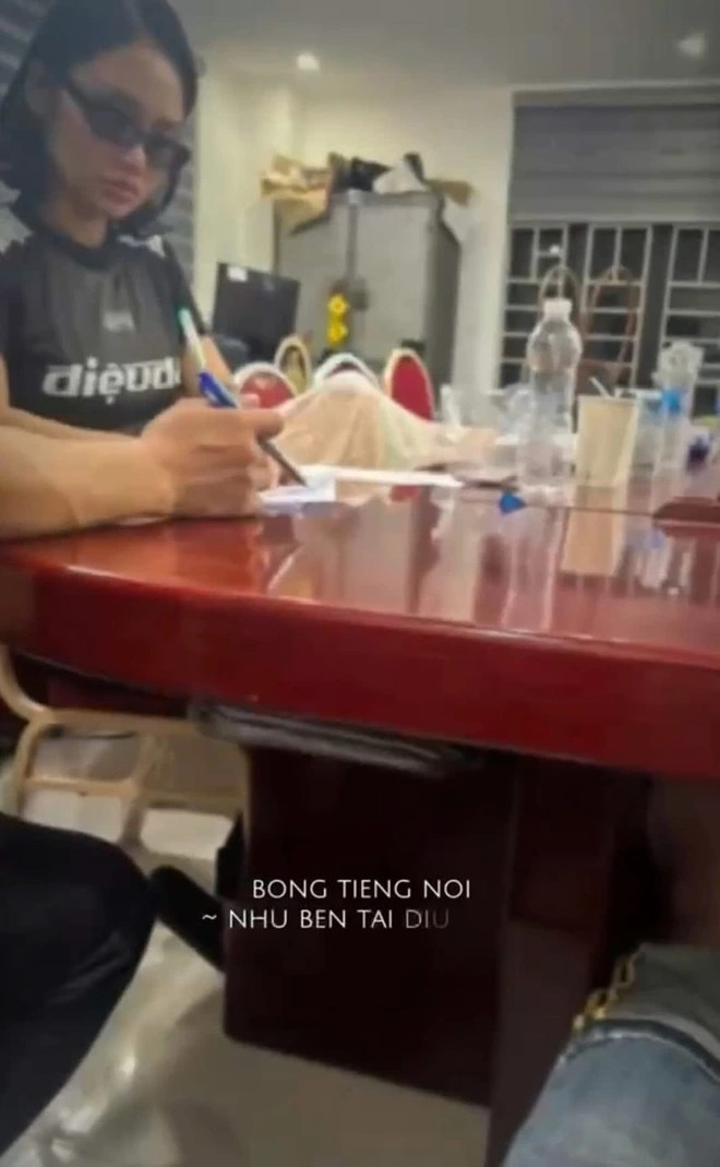 Lộ những hình ảnh của Miu Lê tại "đồn" thu hút sự chú ý - 1