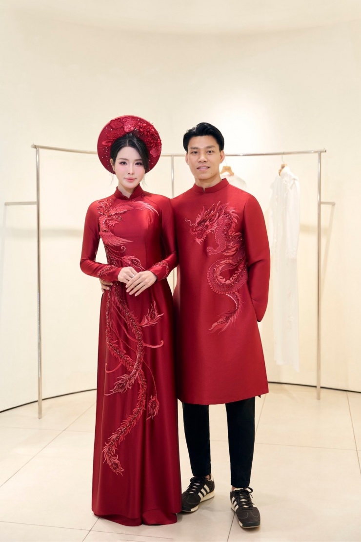 Ba trang phục cưới của vợ cầu thủ Vũ Văn Thanh - 1