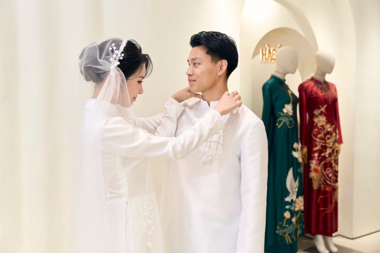 Ba trang phục cưới của vợ cầu thủ Vũ Văn Thanh - 4